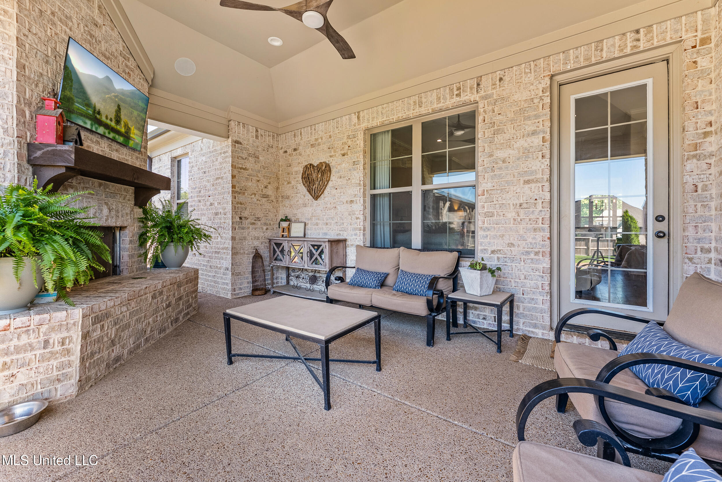 9931 Cypress Willow Cove, Olive Branch, Mississippi image 3