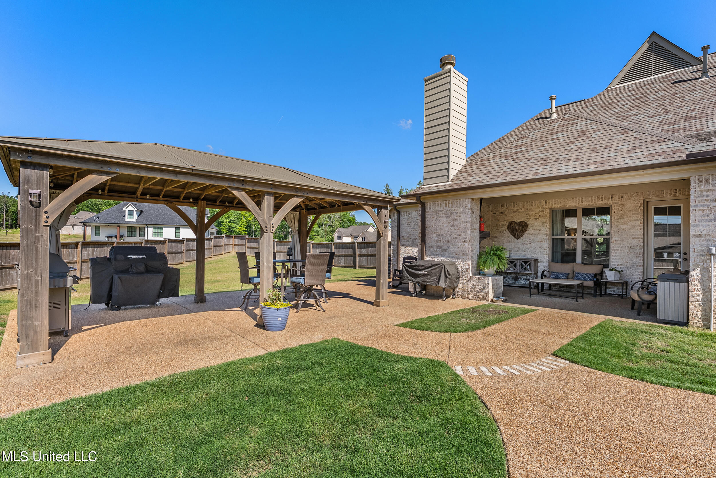 9931 Cypress Willow Cove, Olive Branch, Mississippi image 2