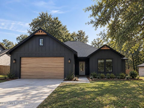 Homes For Sale - 11068 Shorecrest Road<br/> Biloxi, MS 39532