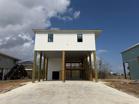 Homes For Sale - 11129 Bay Cove Drive<br/> Hancock County, Bay Saint Louis, MS 39520