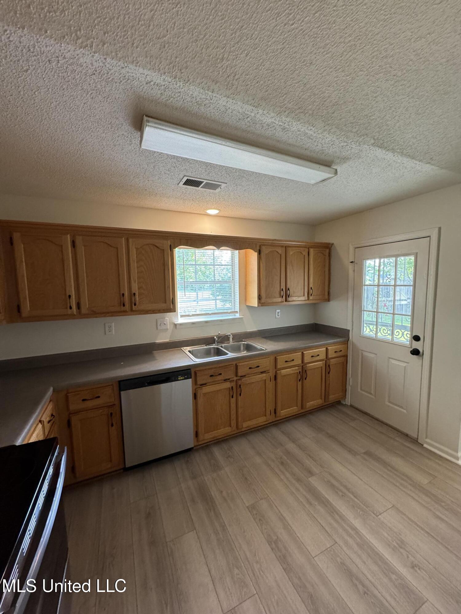 7615 Woodshire Drive, Horn Lake, Mississippi image 8