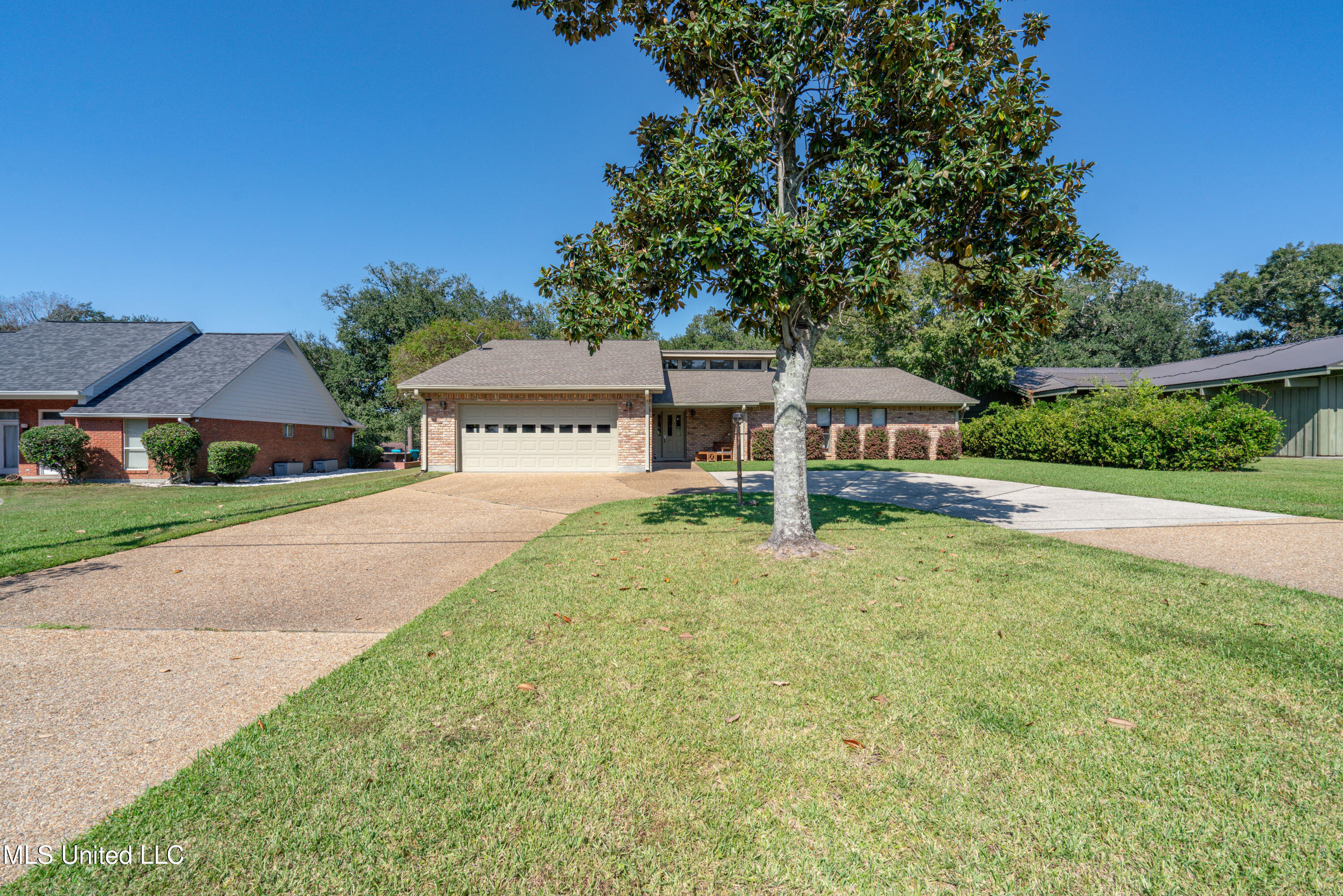 559 Golf Club Drive, Diamondhead, Mississippi image 2