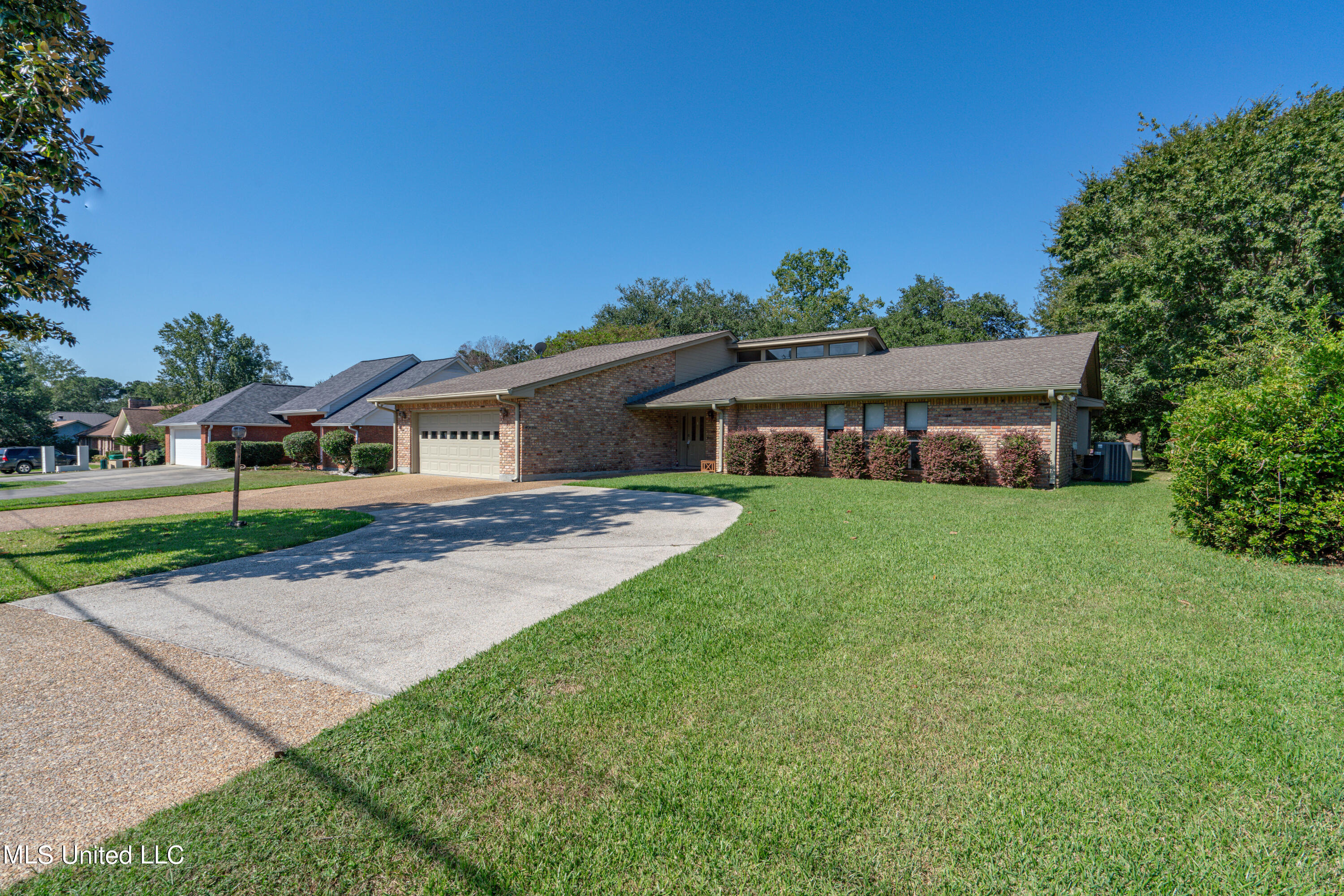 559 Golf Club Drive, Diamondhead, Mississippi image 5