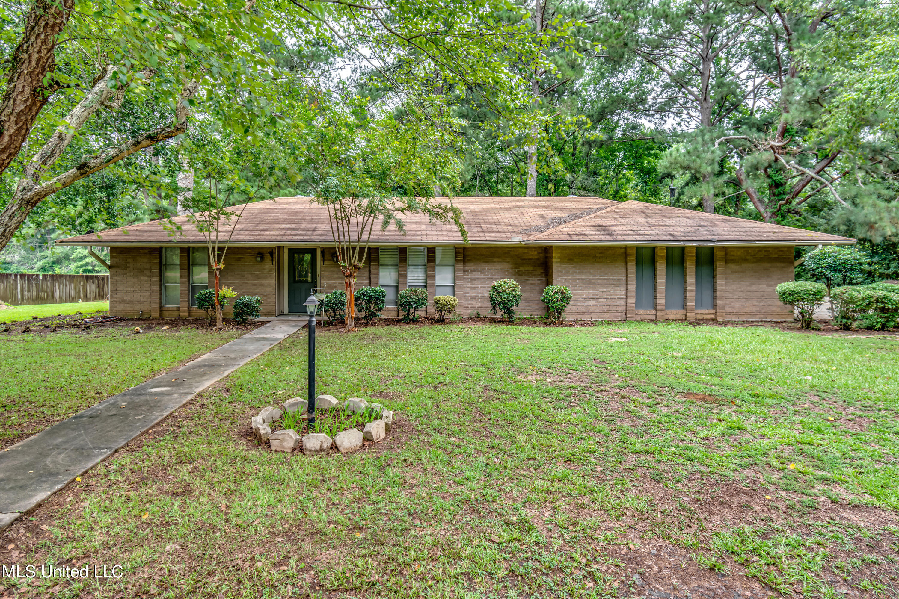 Monticello, Mississippi 39654, United States, 3 Bedrooms Bedrooms, ,2 BathroomsBathrooms,Residential,Pending,50824