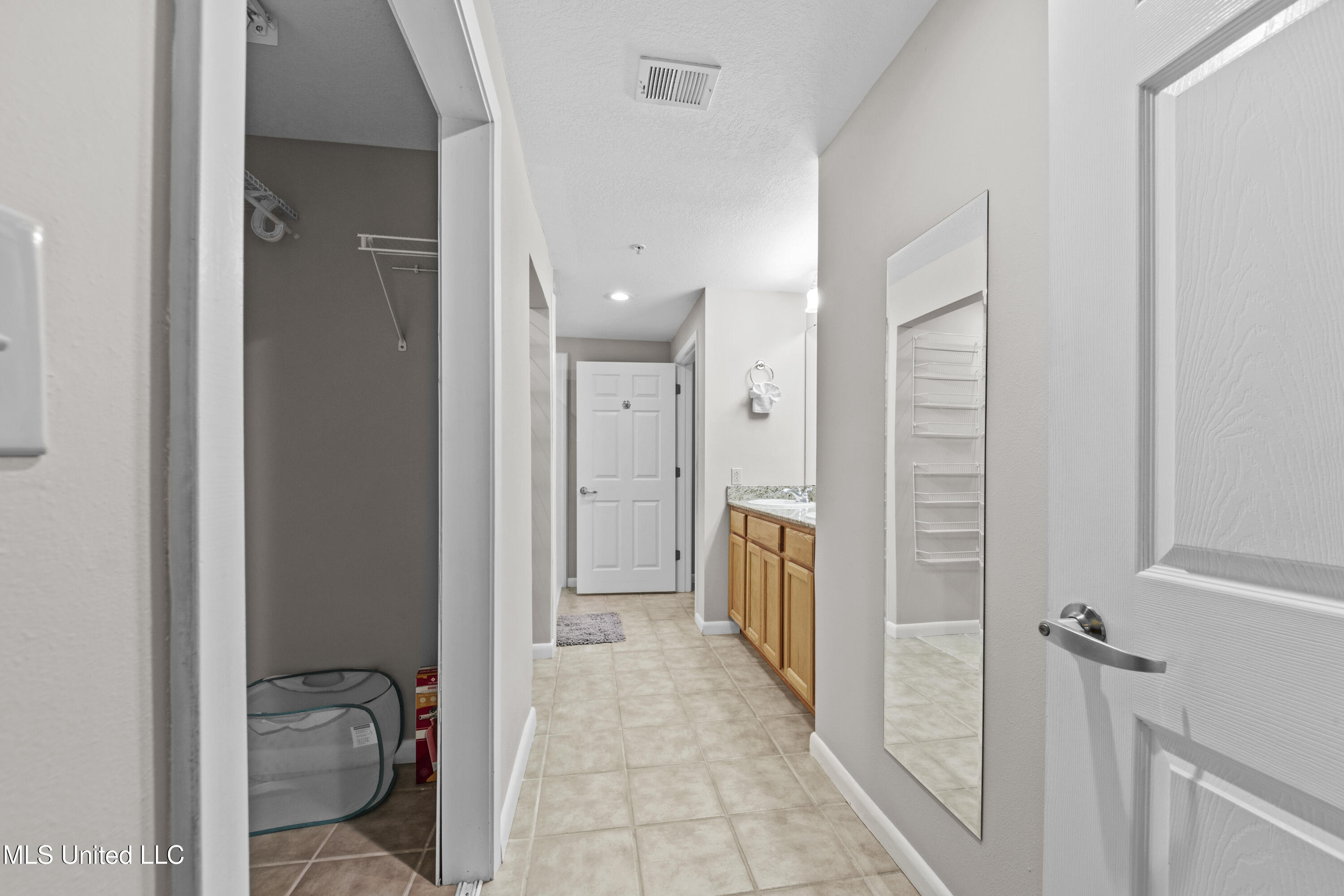 2230 Beach Drive #302, Gulfport, Mississippi image 11