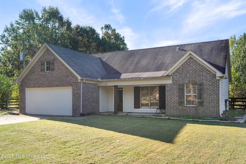 Homes For Sale - 239 Amber Circle<br/> Byhalia, MS 38611
