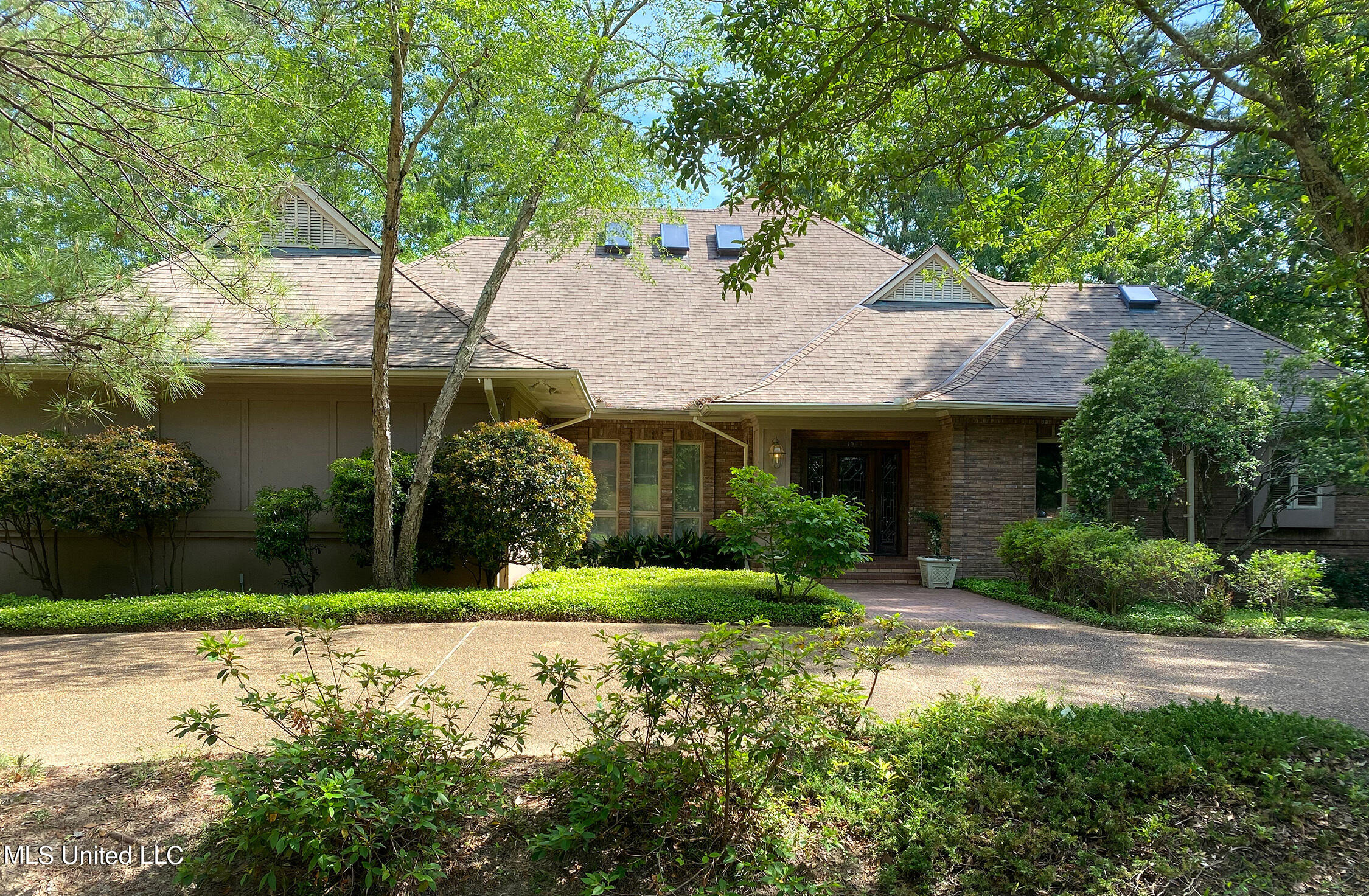 1921 N Petit Bois Street, Jackson, Mississippi image 1