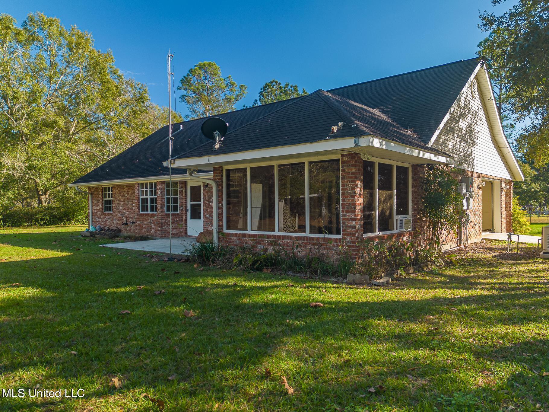 8044 Firetower Road, Kiln, Mississippi image 4