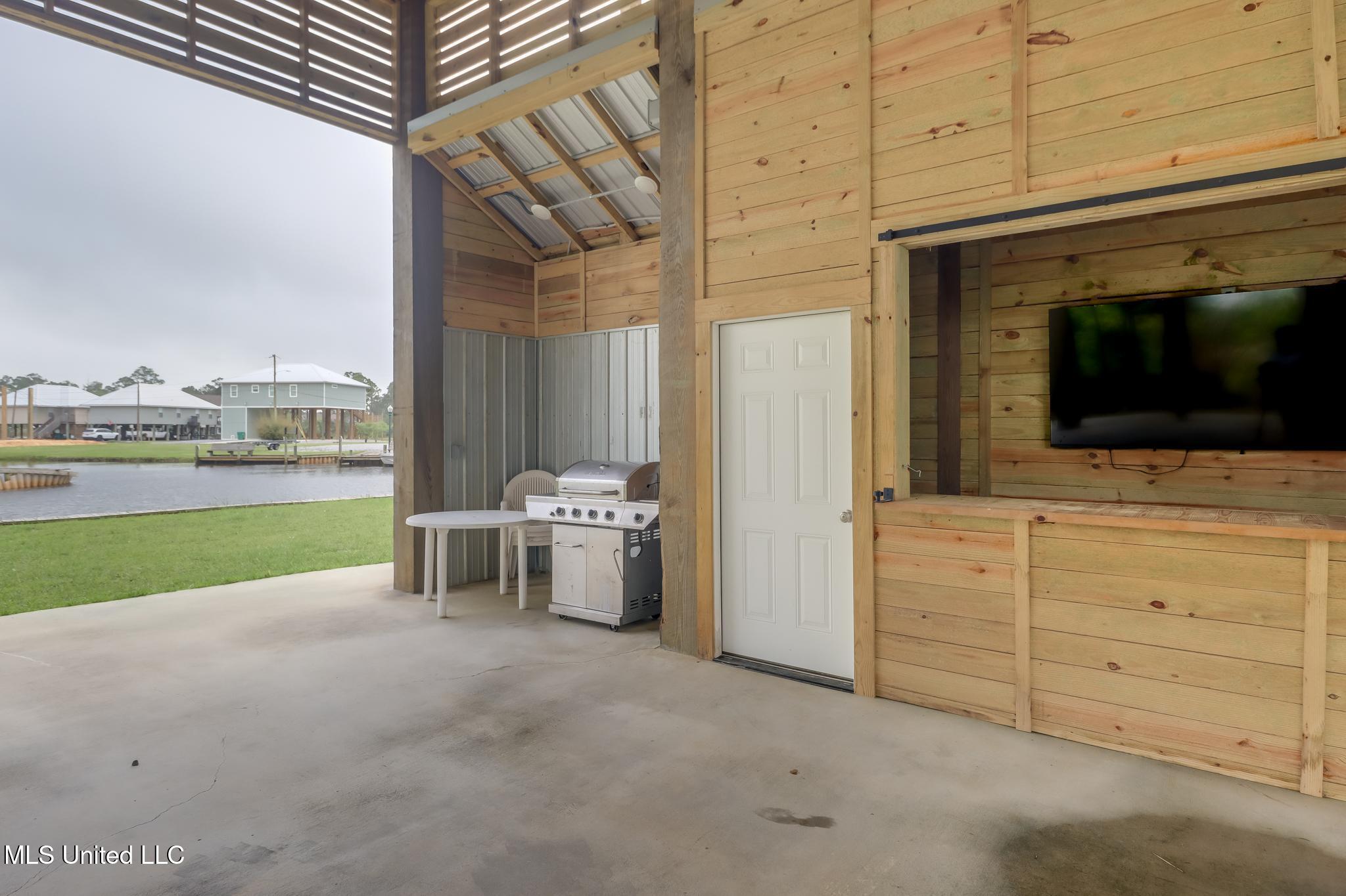10068 E Bayou View Drive, Bay Saint Louis, Mississippi image 24
