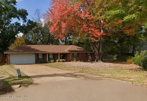 Homes For Sale - 105 Hartfield Place<br/> Clinton, MS 39056