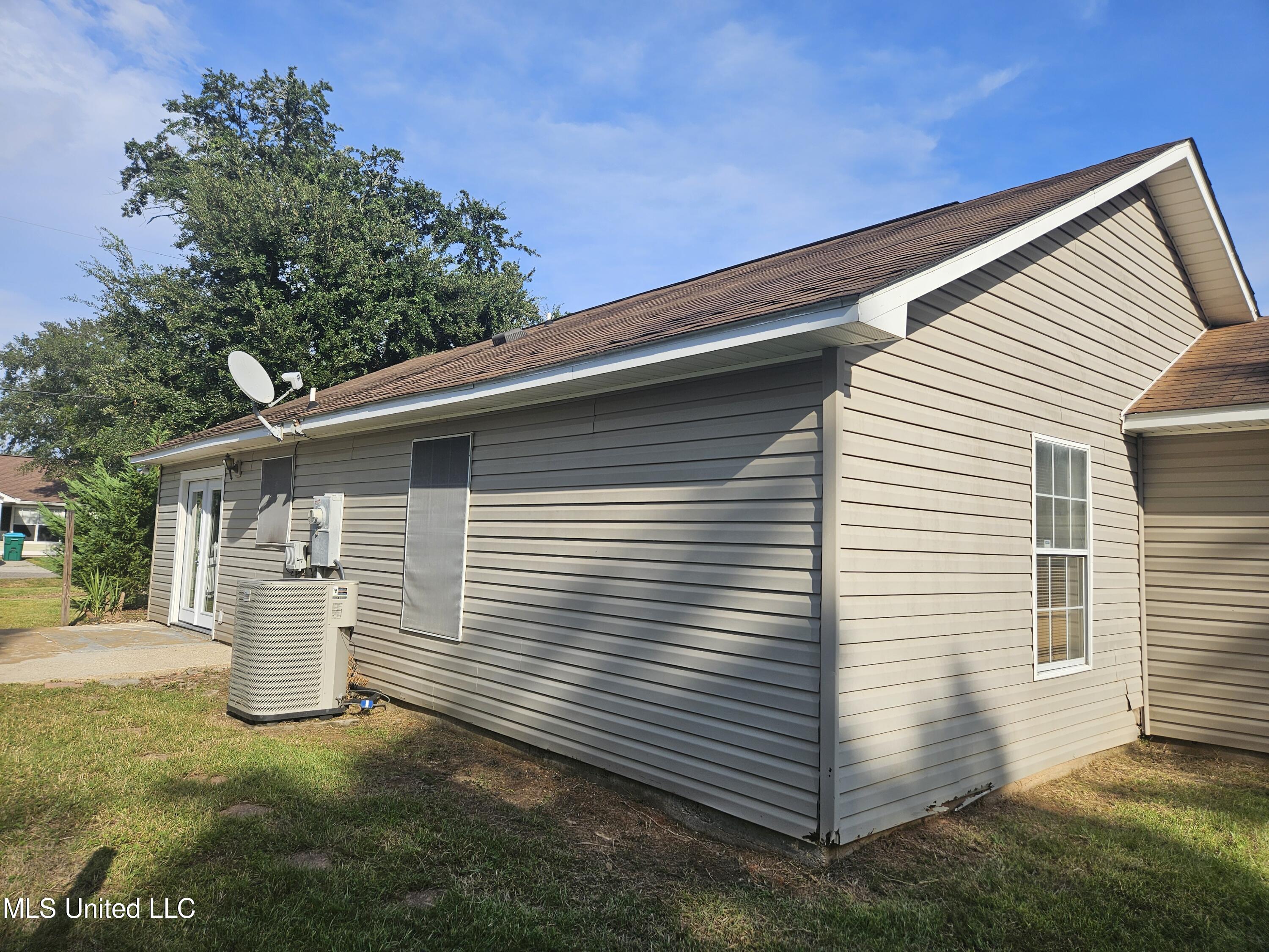 1113 Beach Avenue, Gulfport, Mississippi image 27