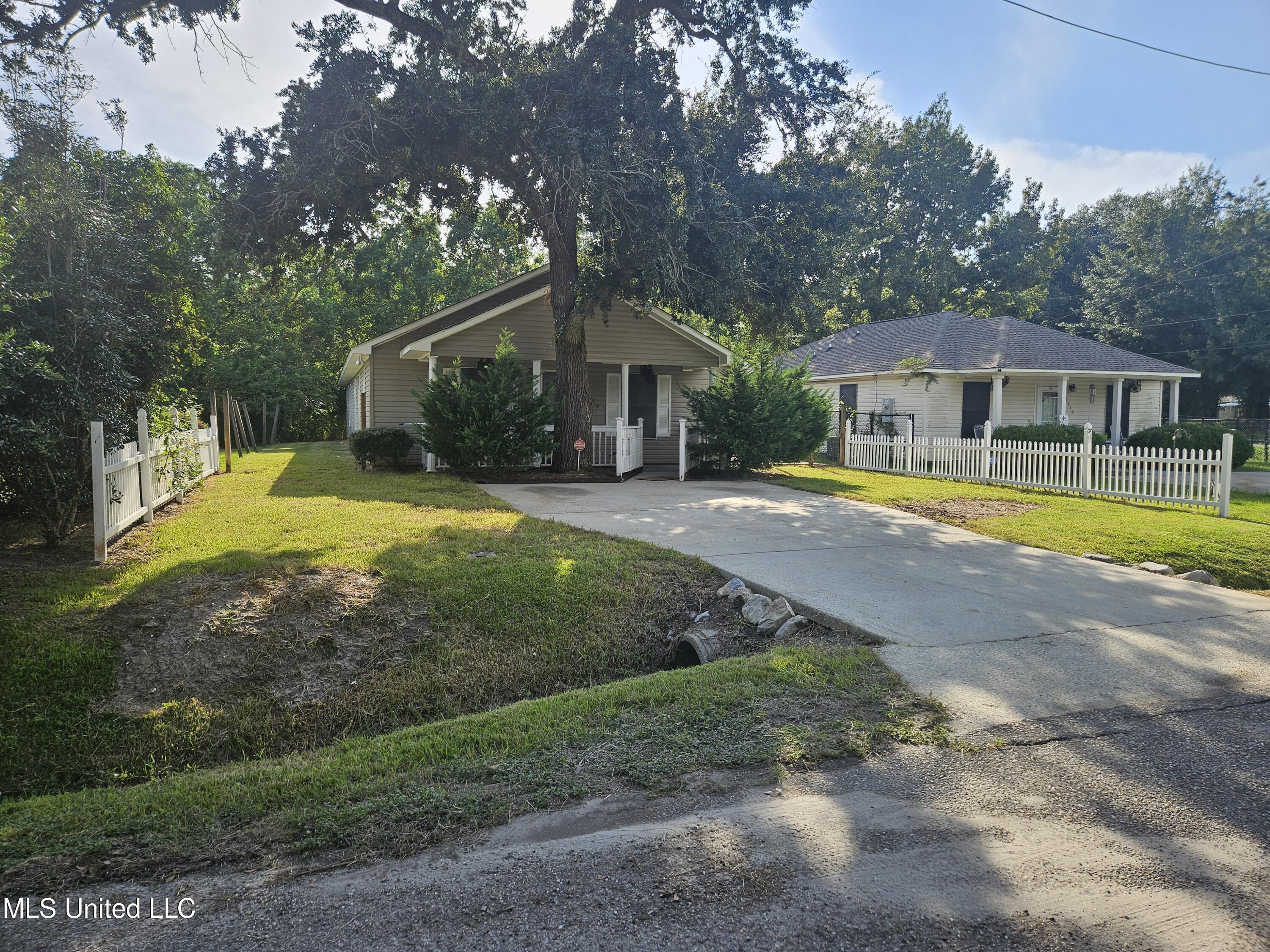 1113 Beach Avenue, Gulfport, Mississippi image 21