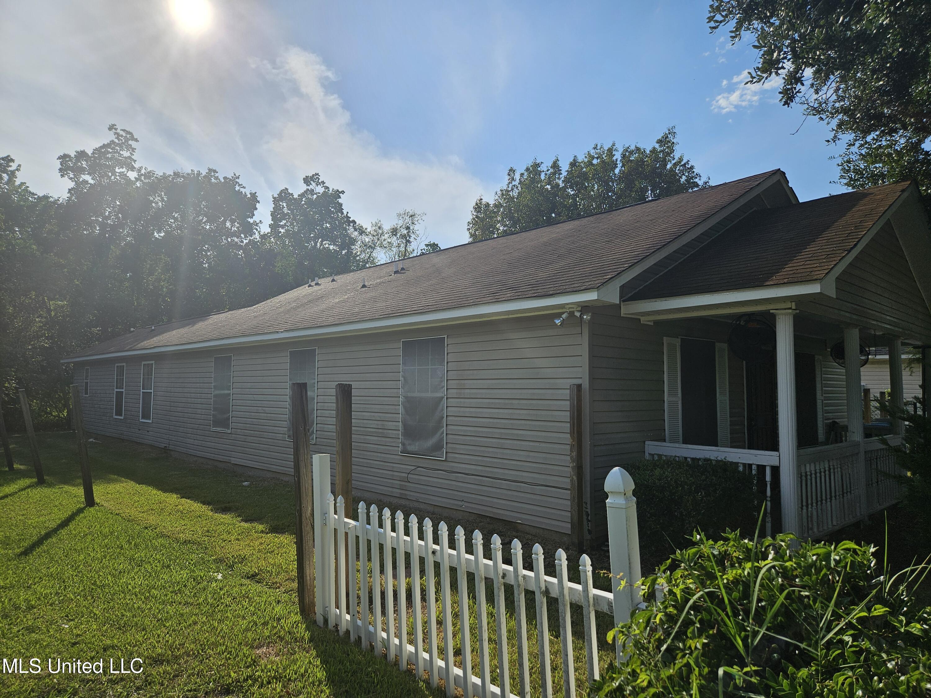 1113 Beach Avenue, Gulfport, Mississippi image 31