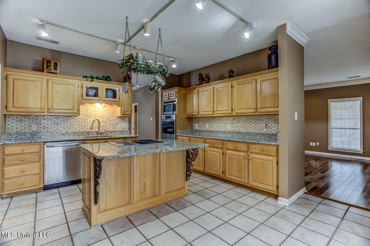 7885 Hunters Bend Cove, Olive Branch, Mississippi image 33