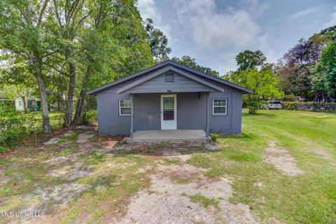 Single Family Residence in Gulfport MS 2213 34th Street.jpg