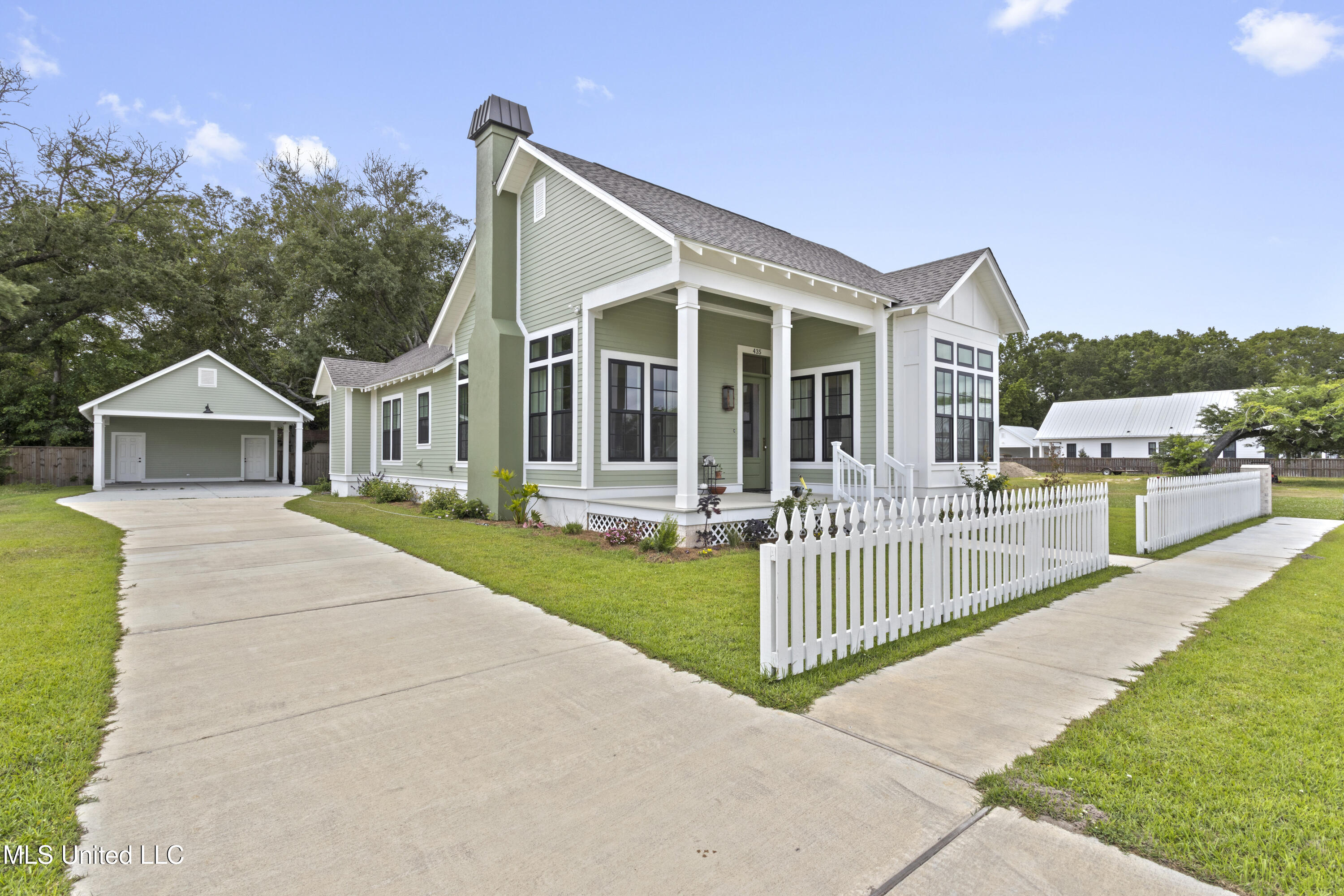 435 Bills Avenue, Ocean Springs, Mississippi image 2
