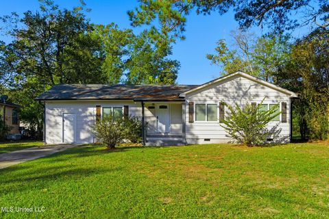 Homes For Sale - 612 Meadowlane Drive<br/> Forrest County, Hattiesburg, MS 39401