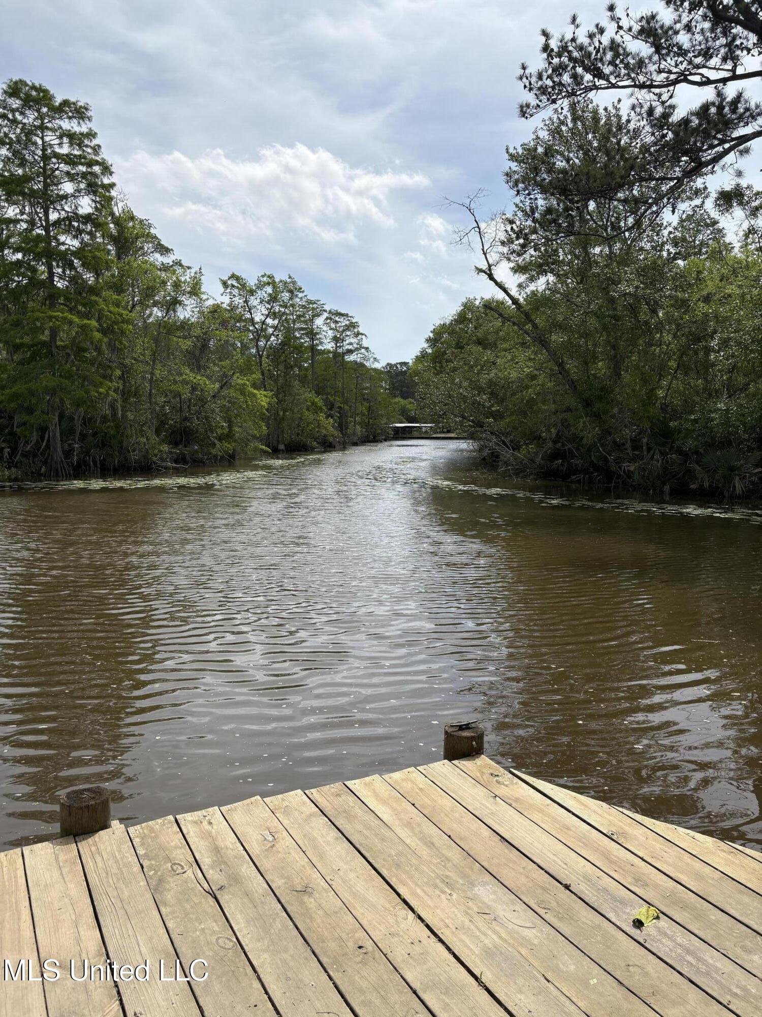 8933 Riverlodge Drive, Moss Point, Mississippi image 4