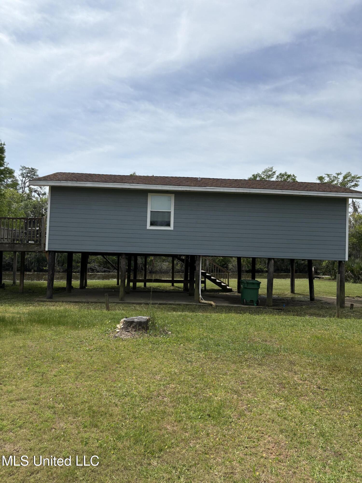 8933 Riverlodge Drive, Moss Point, Mississippi image 5