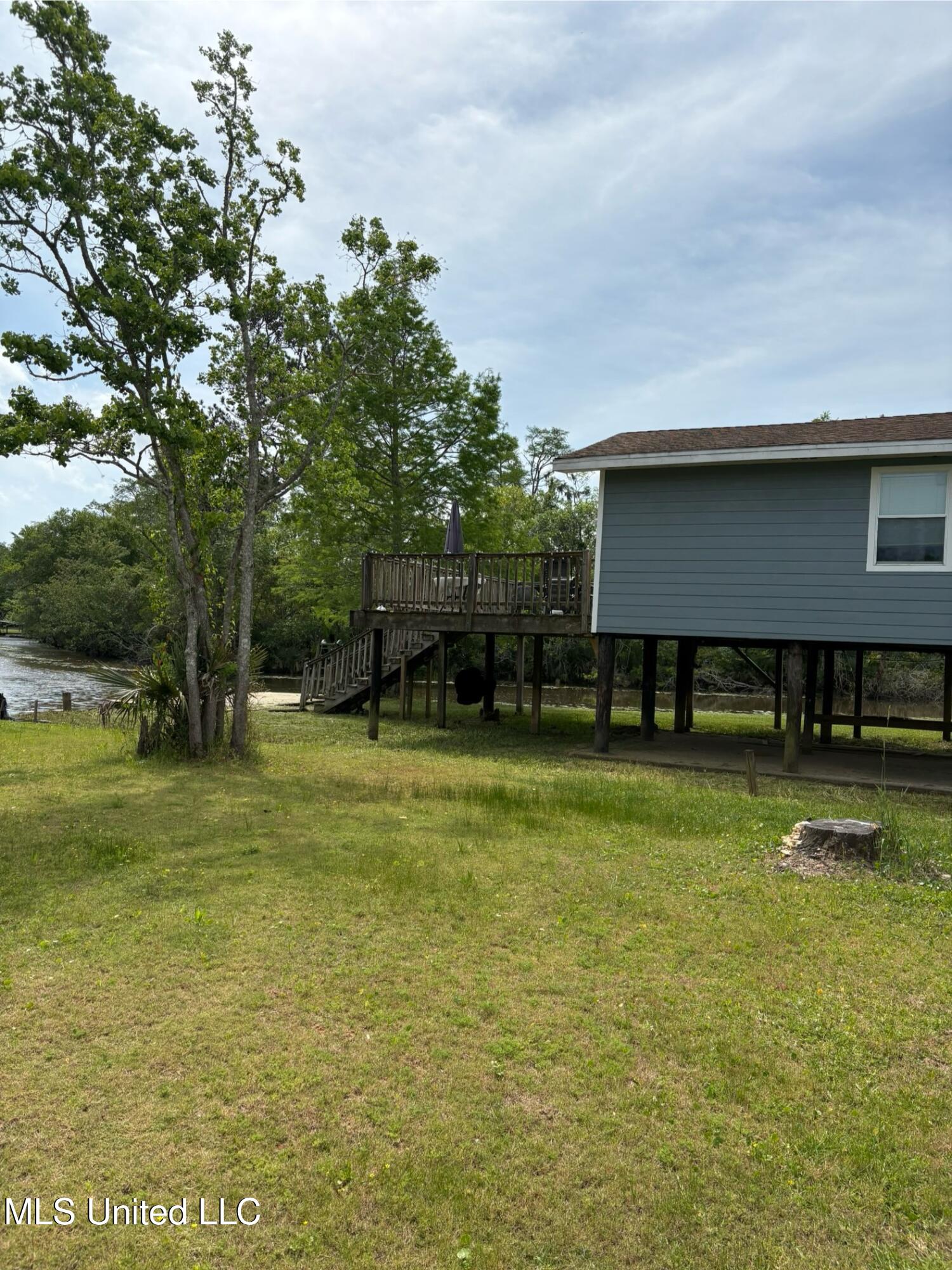 8933 Riverlodge Drive, Moss Point, Mississippi image 8