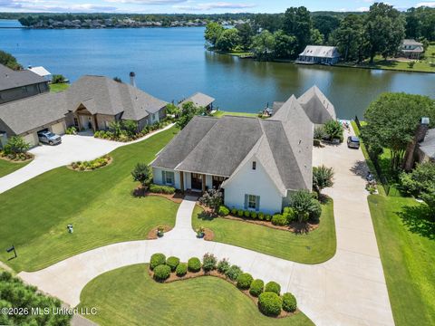 Homes For Sale - 107 Waterford Lane<br/> Madison County, Madison, MS 39110