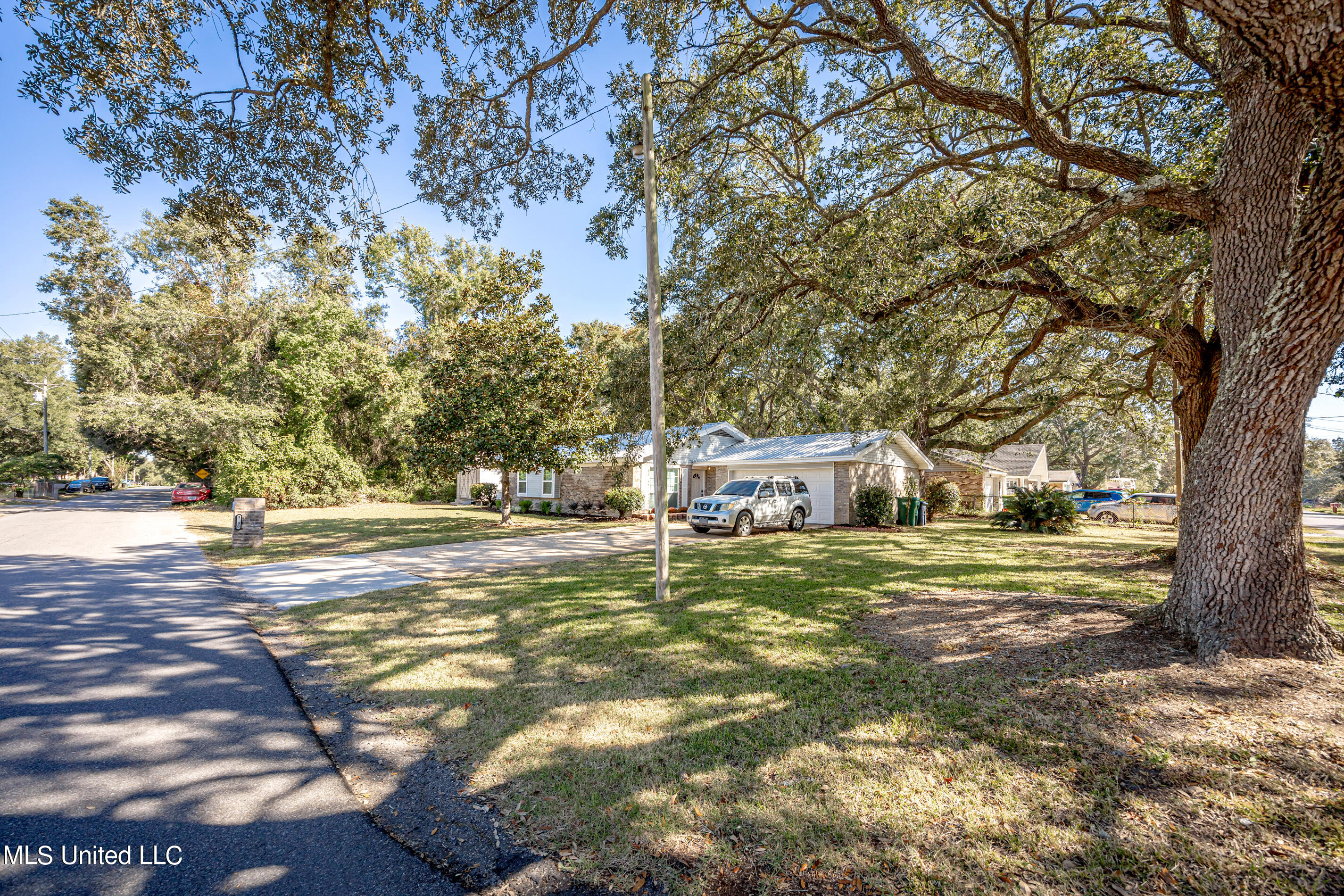 1500 S 11th Street, Ocean Springs, Mississippi image 3