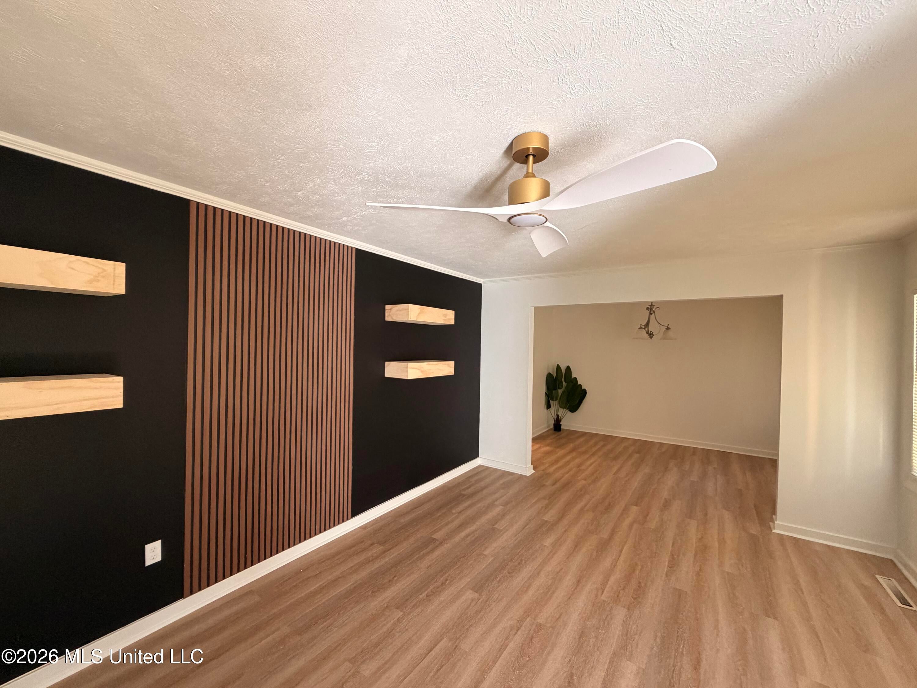 528 N Park Lane