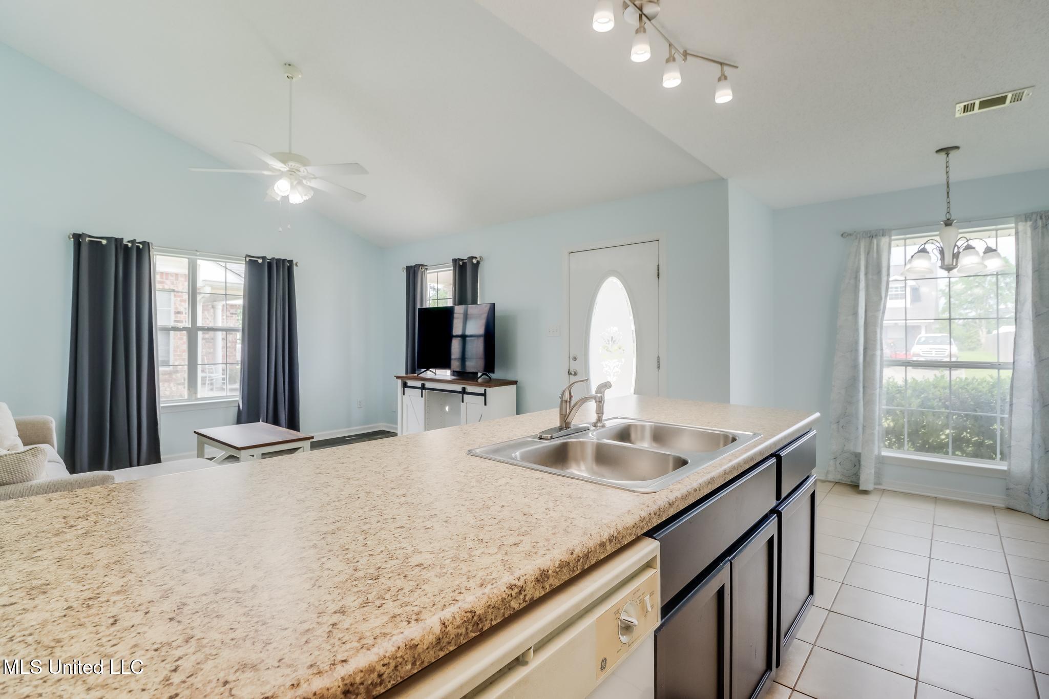 14508 Indian Trails Circle, D'Iberville, Texas image 11