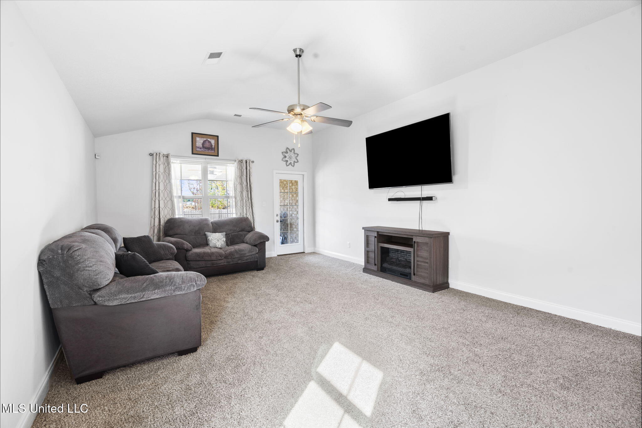 Southaven, Mississippi 38672, United States, 4 Bedrooms Bedrooms, ,2 BathroomsBathrooms,Residential,Active,219610