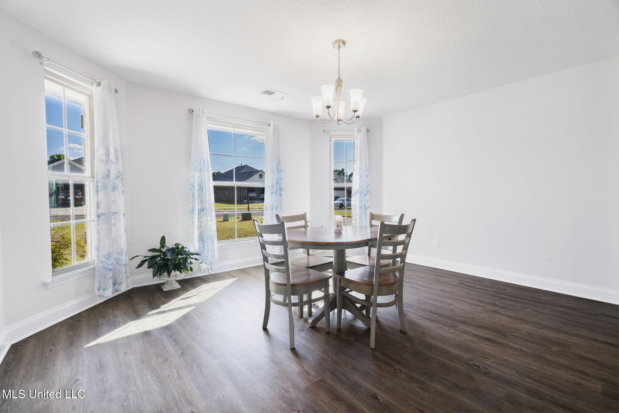 Southaven, Mississippi 38672, United States, 4 Bedrooms Bedrooms, ,2 BathroomsBathrooms,Residential,Active,219610