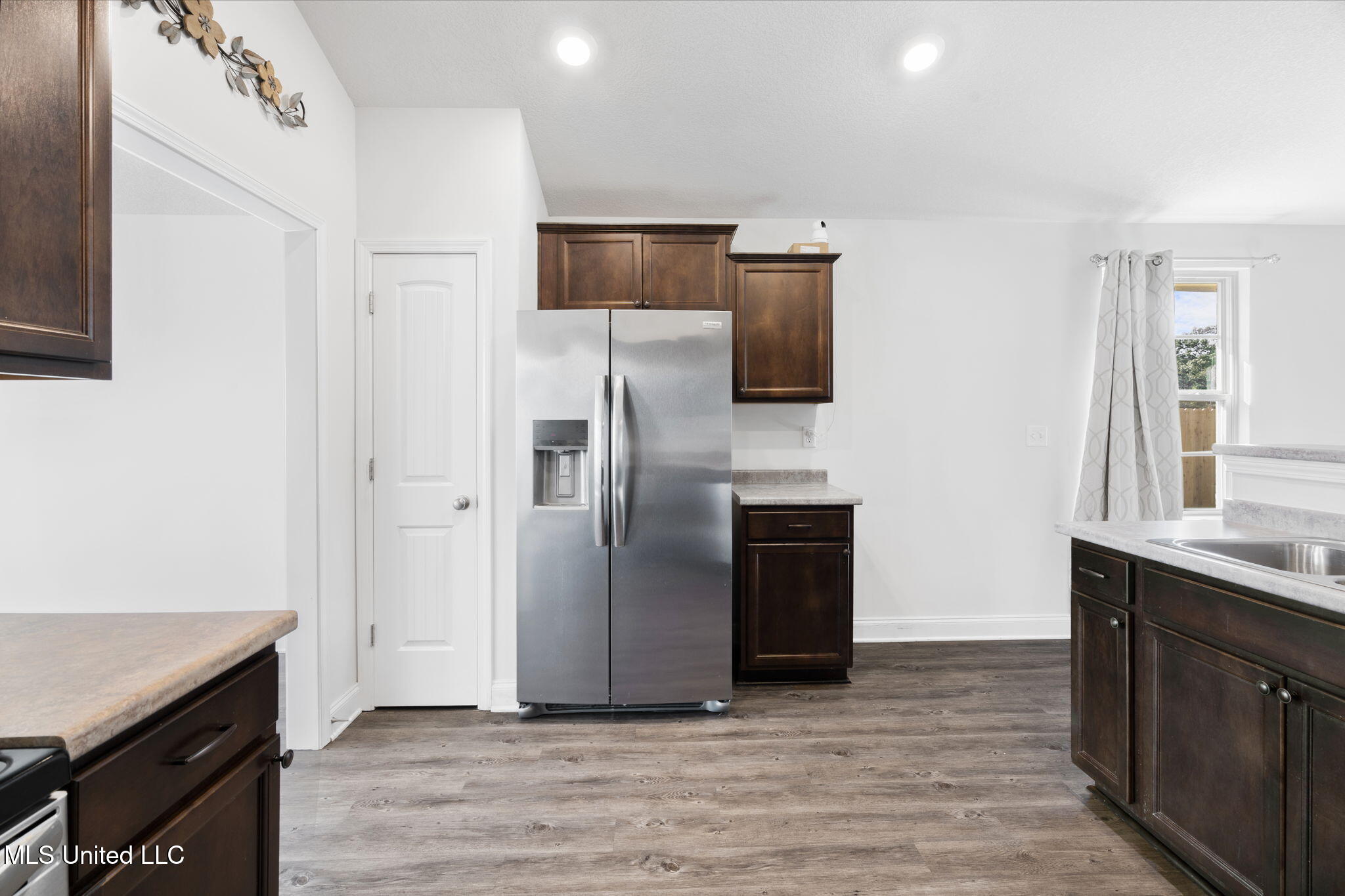 Southaven, Mississippi 38672, United States, 4 Bedrooms Bedrooms, ,2 BathroomsBathrooms,Residential,Active,219610