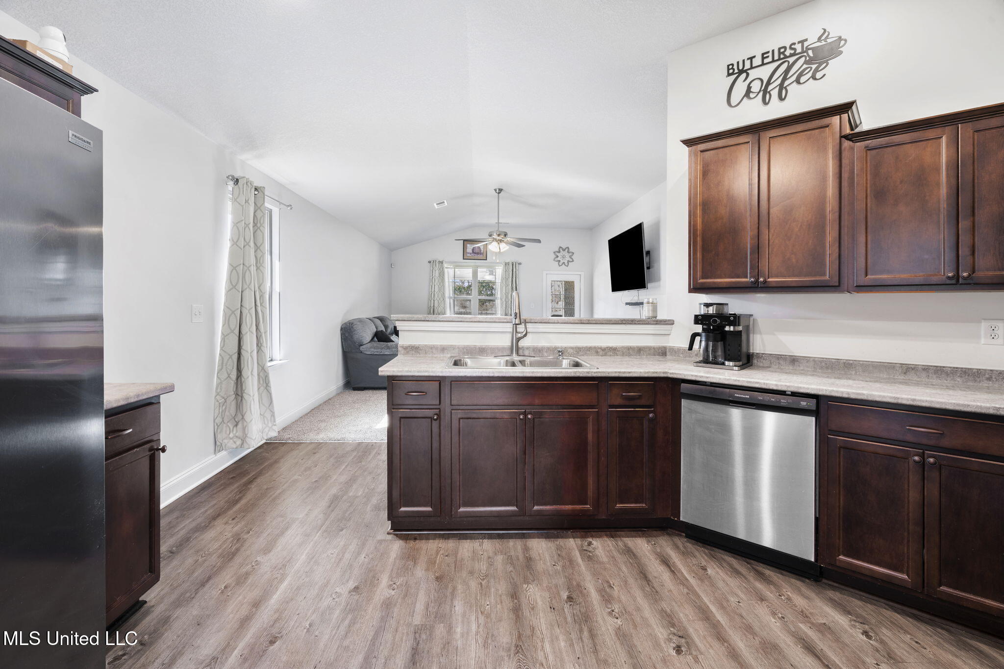 Southaven, Mississippi 38672, United States, 4 Bedrooms Bedrooms, ,2 BathroomsBathrooms,Residential,Active,219610