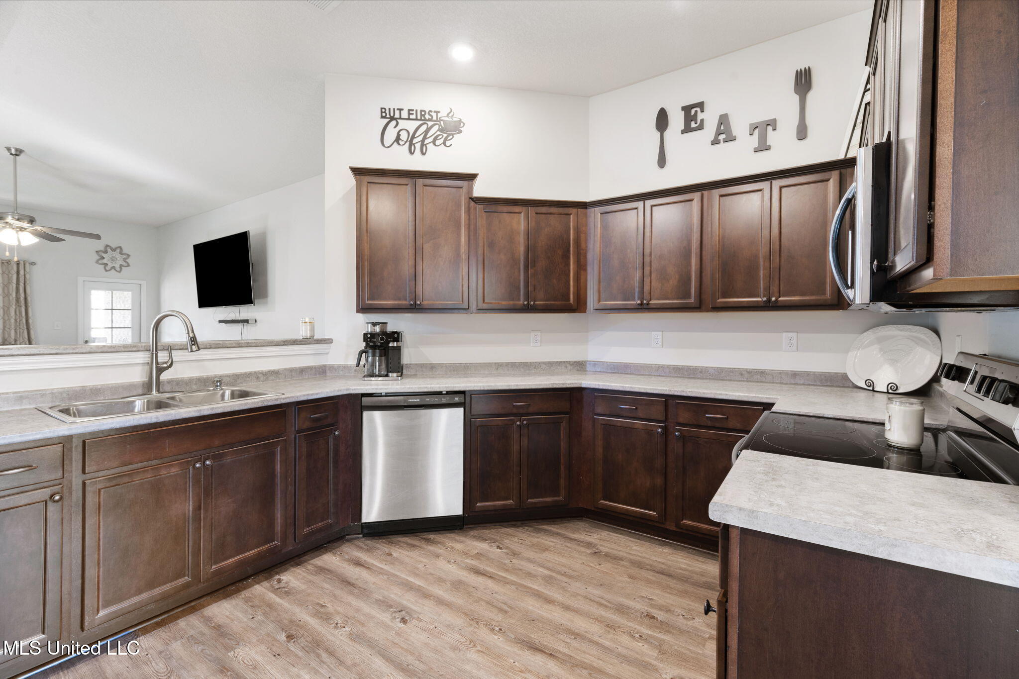 Southaven, Mississippi 38672, United States, 4 Bedrooms Bedrooms, ,2 BathroomsBathrooms,Residential,Active,219610