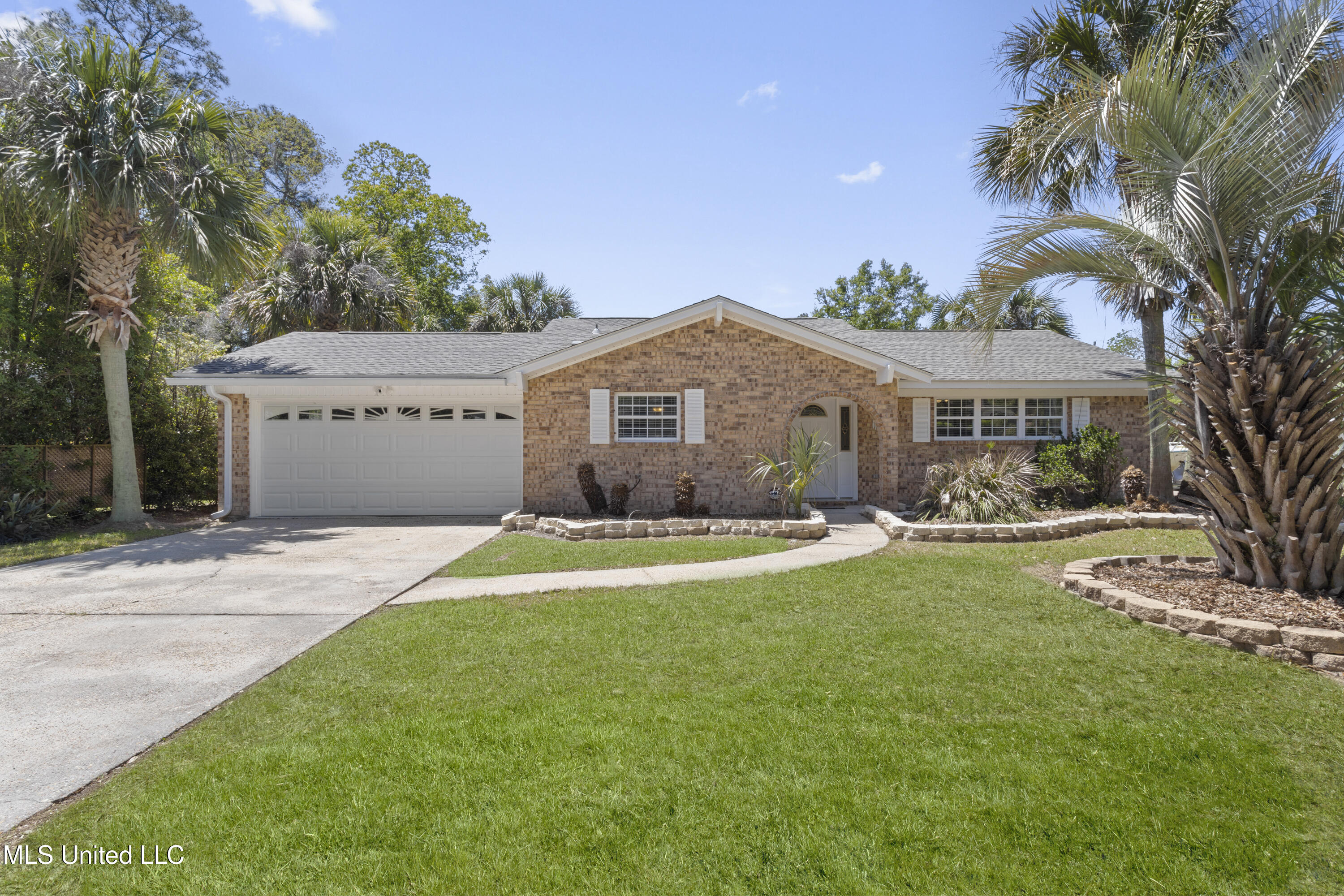2637 Valleywood Drive, Gautier, Mississippi image 1