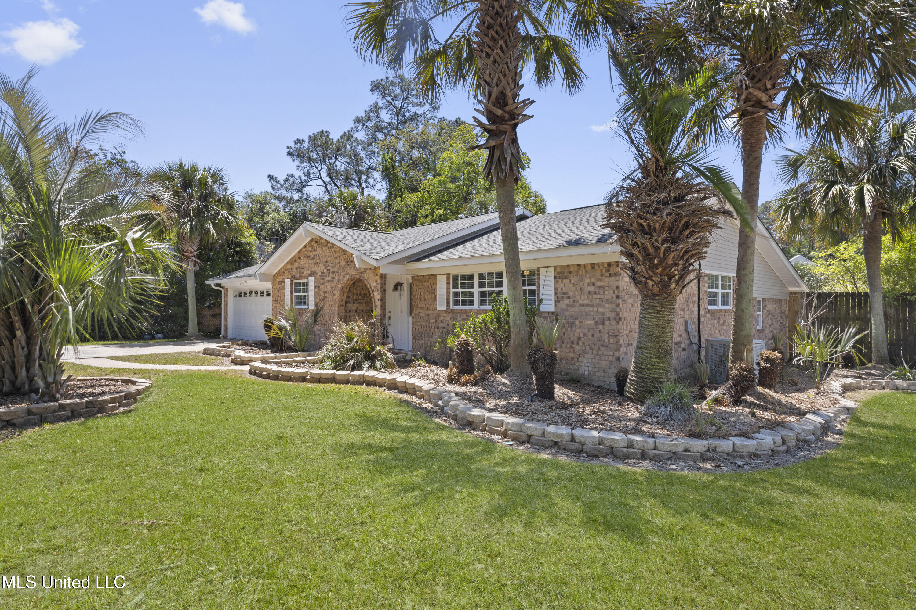 2637 Valleywood Drive, Gautier, Mississippi image 2