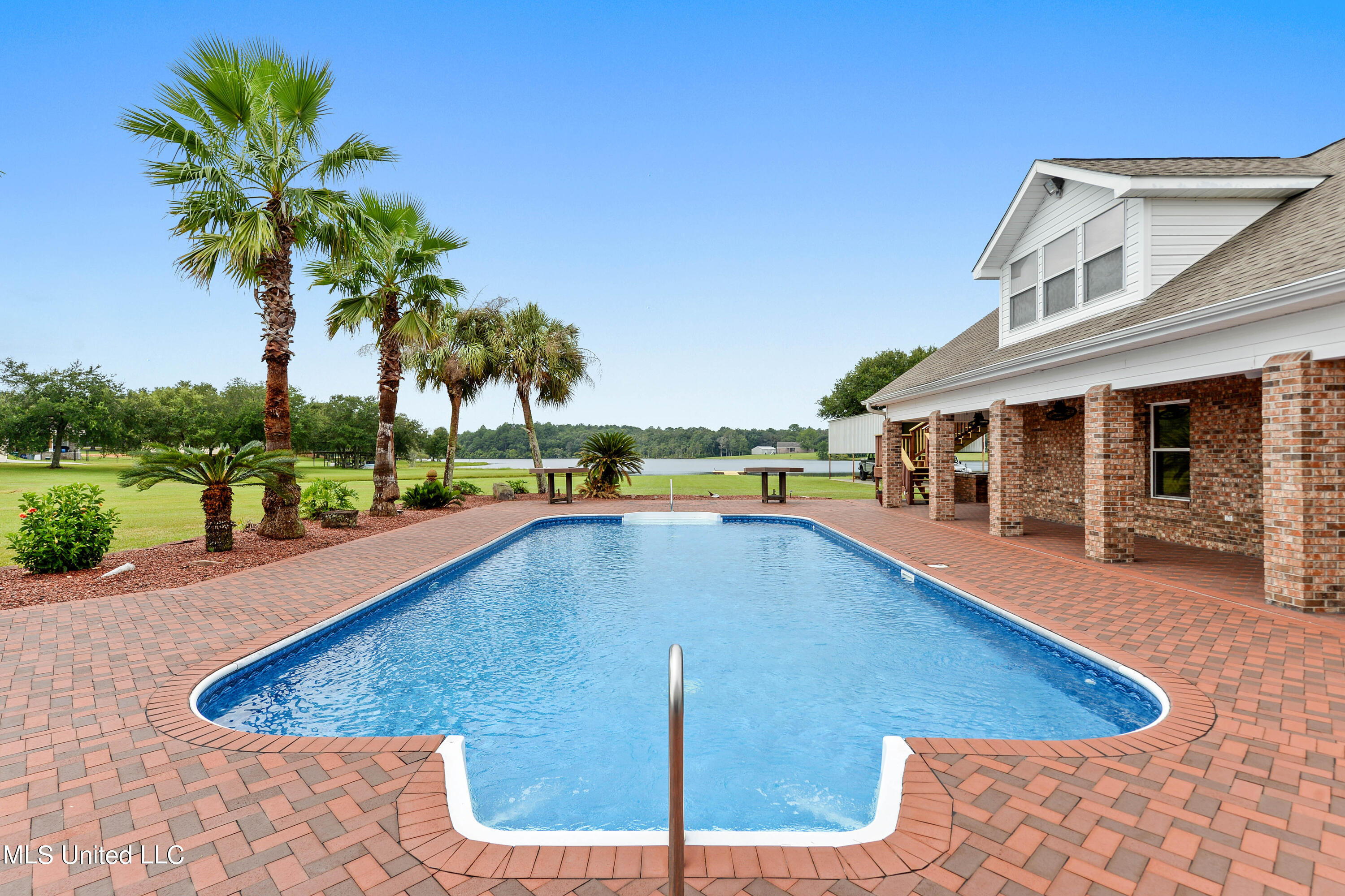 16393 Aura Drive, Gulfport, Mississippi image 2