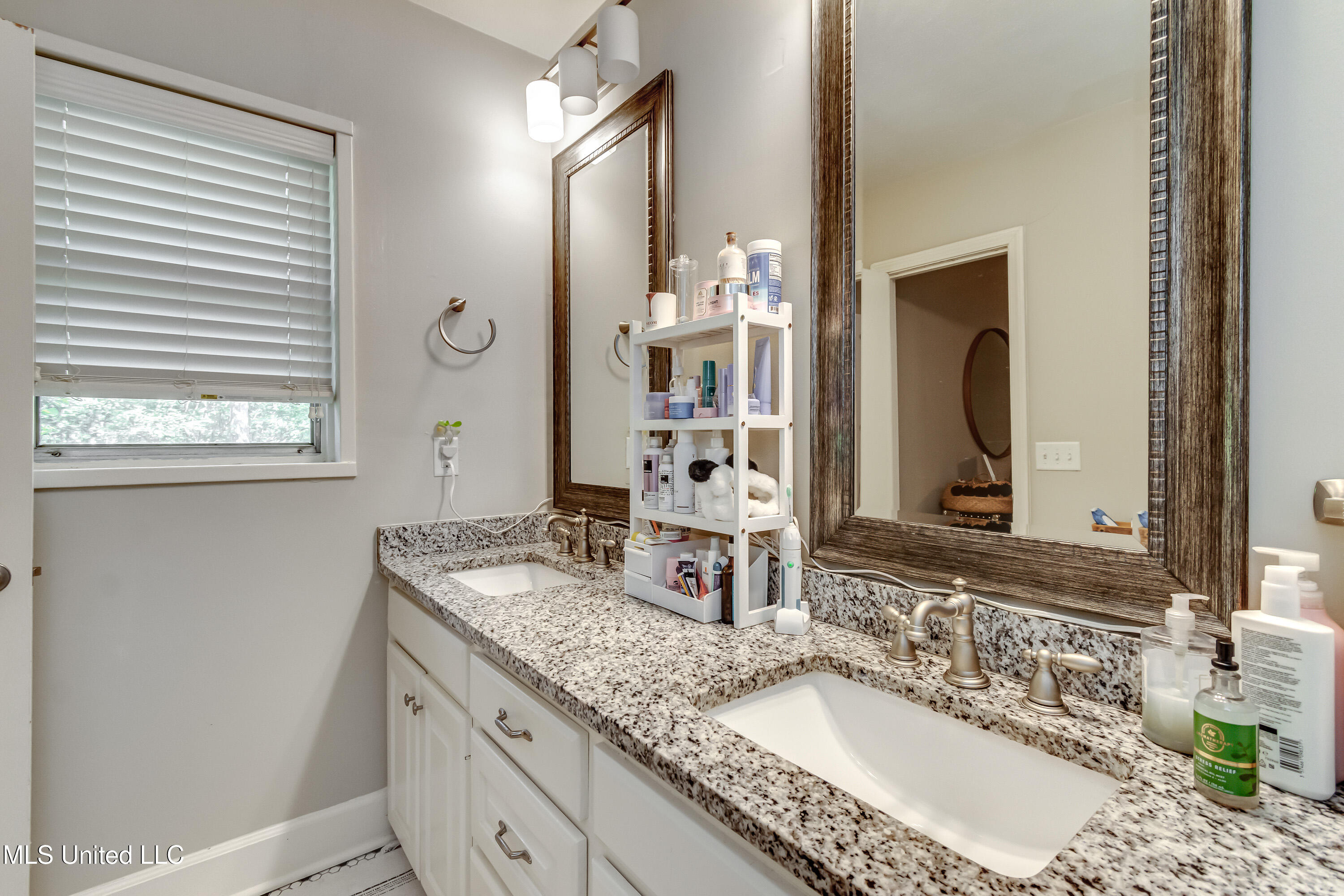 4007 Berkley Drive, Jackson, Mississippi image 30