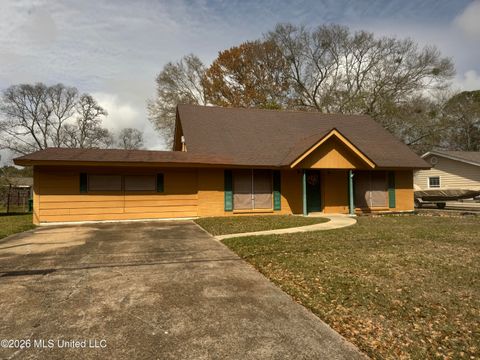 Homes For Sale - 2707 Montclair Avenue<br/> Pascagoula, MS 39567