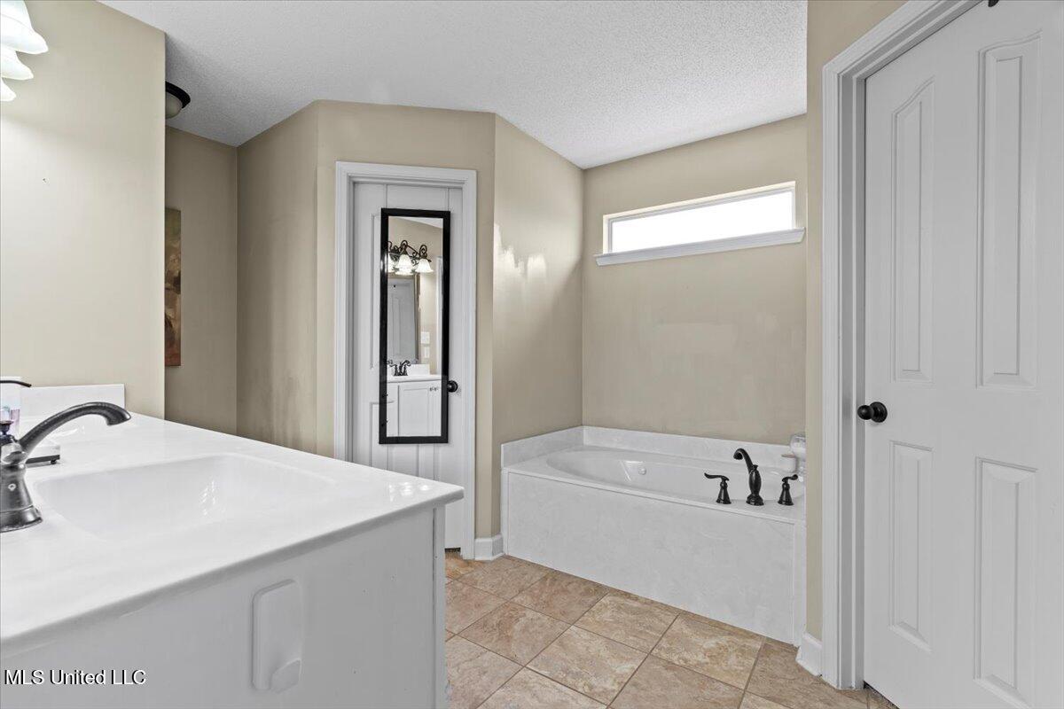 8371 Pinnacle Drive, Southaven, Mississippi image 14