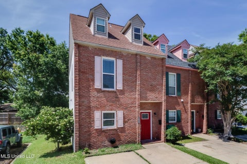 Townhouse For Sale - 429 San Souci Drive<br/> Gulfport, MS 39507
