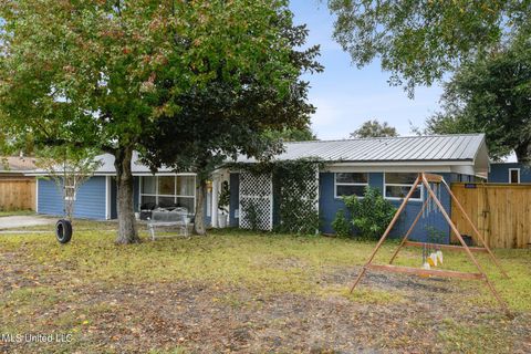 Single Family Residence in Long Beach MS 102 Alyce Place.jpg