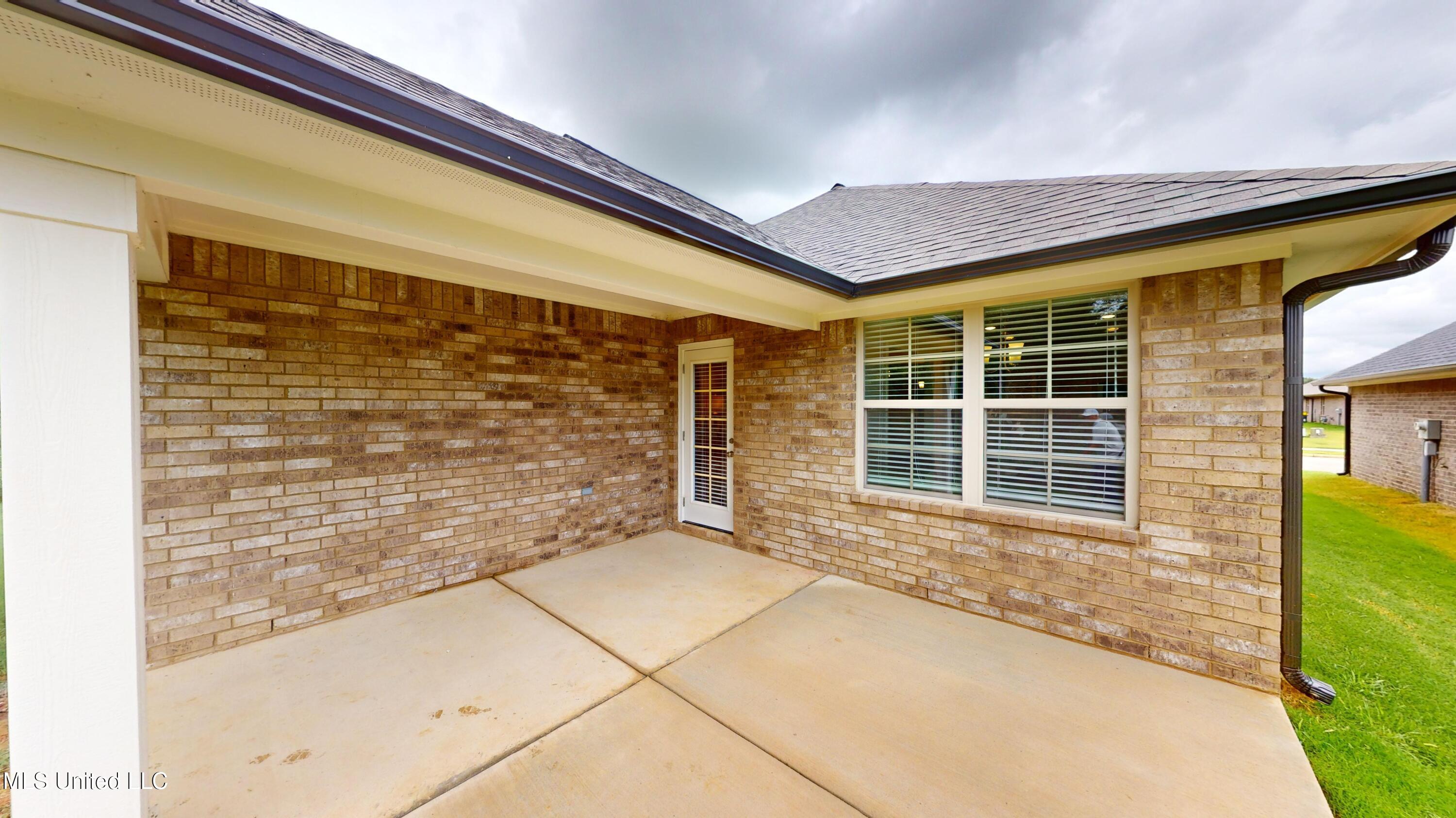 7913 Gardendale Drive, Olive Branch, Mississippi image 23