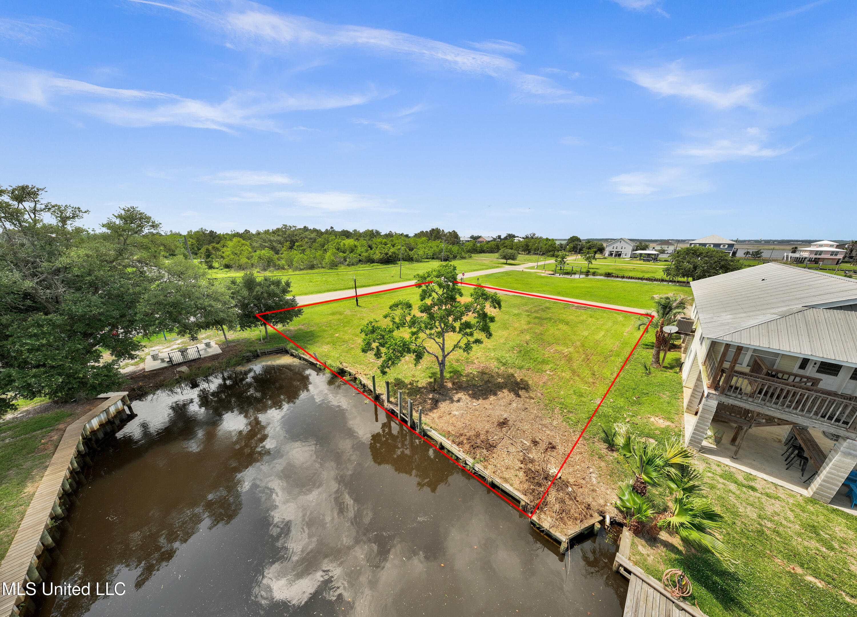 101 Edith Drive, Bay Saint Louis, Mississippi image 2