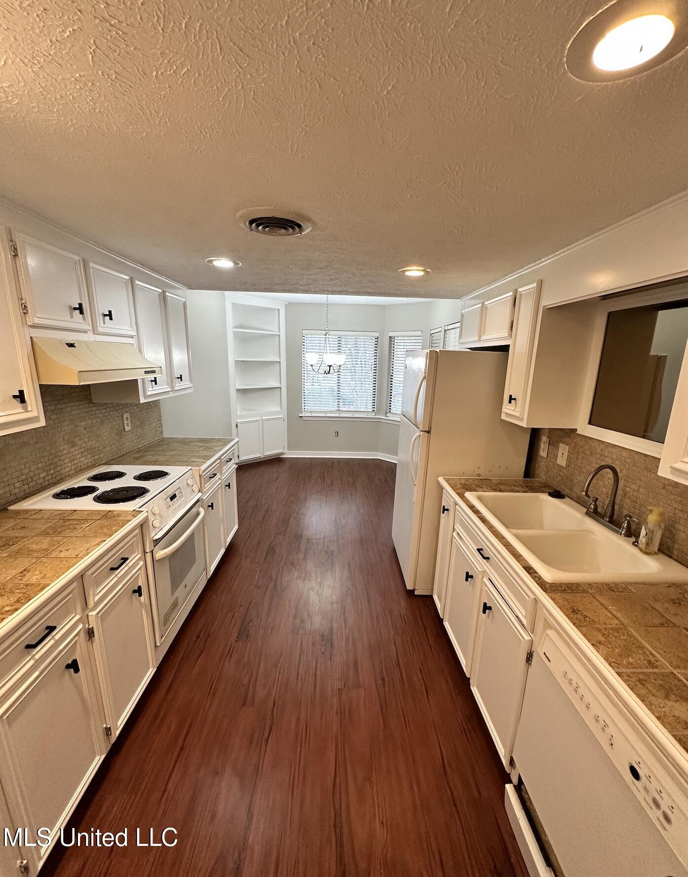 69 Shore Drive, Clinton, Mississippi image 3