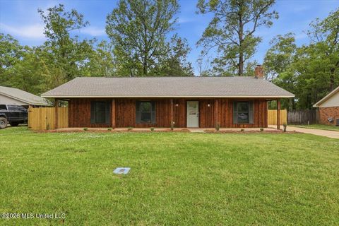 Homes For Sale - 351 Scarbrough Street<br/> Rankin County, Richland, MS 39218