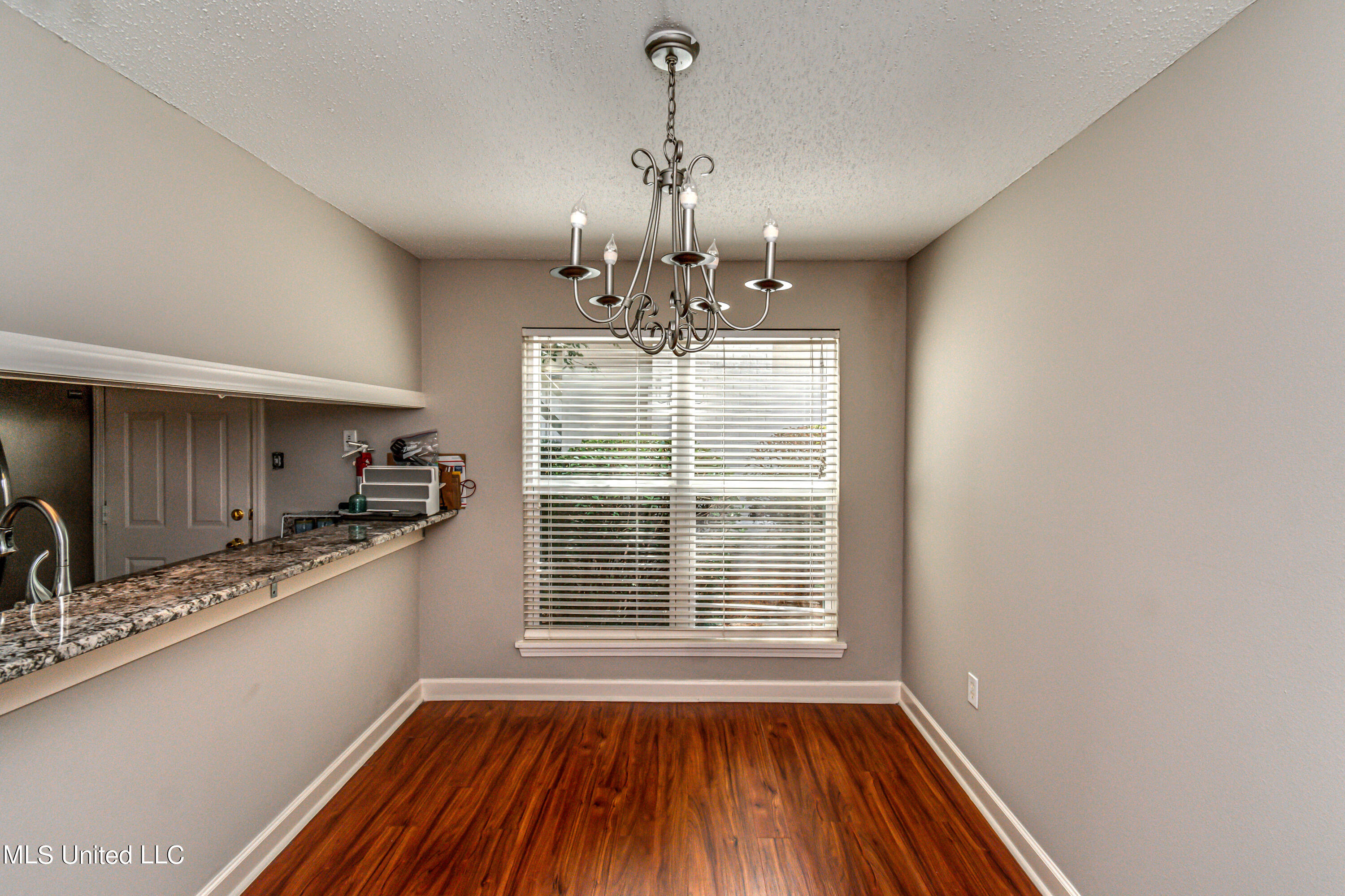 Ridgeland, Mississippi 39157, United States, 2 Bedrooms Bedrooms, ,3 BathroomsBathrooms,Residential,Pending,68907