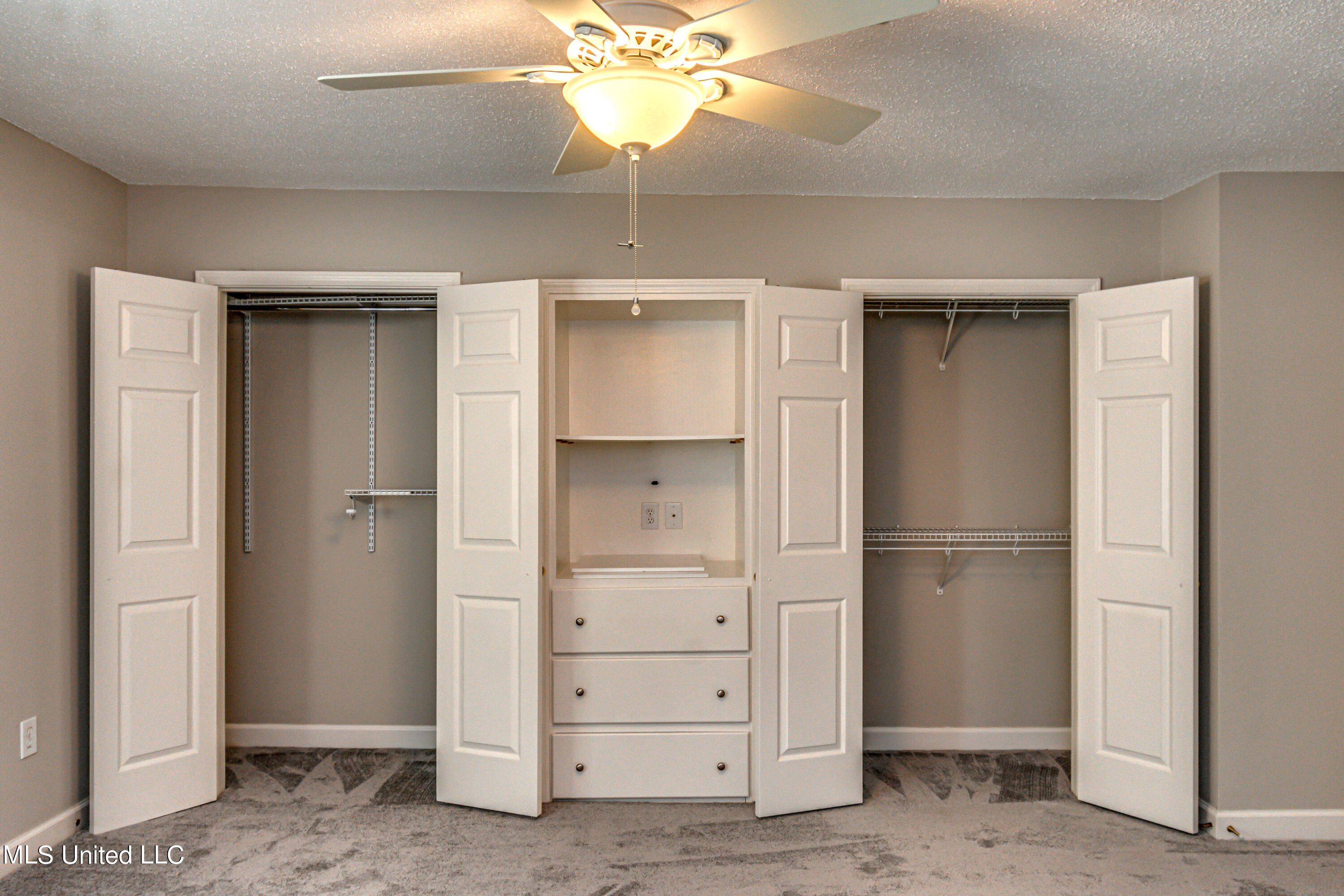 Ridgeland, Mississippi 39157, United States, 2 Bedrooms Bedrooms, ,3 BathroomsBathrooms,Residential,Pending,68907