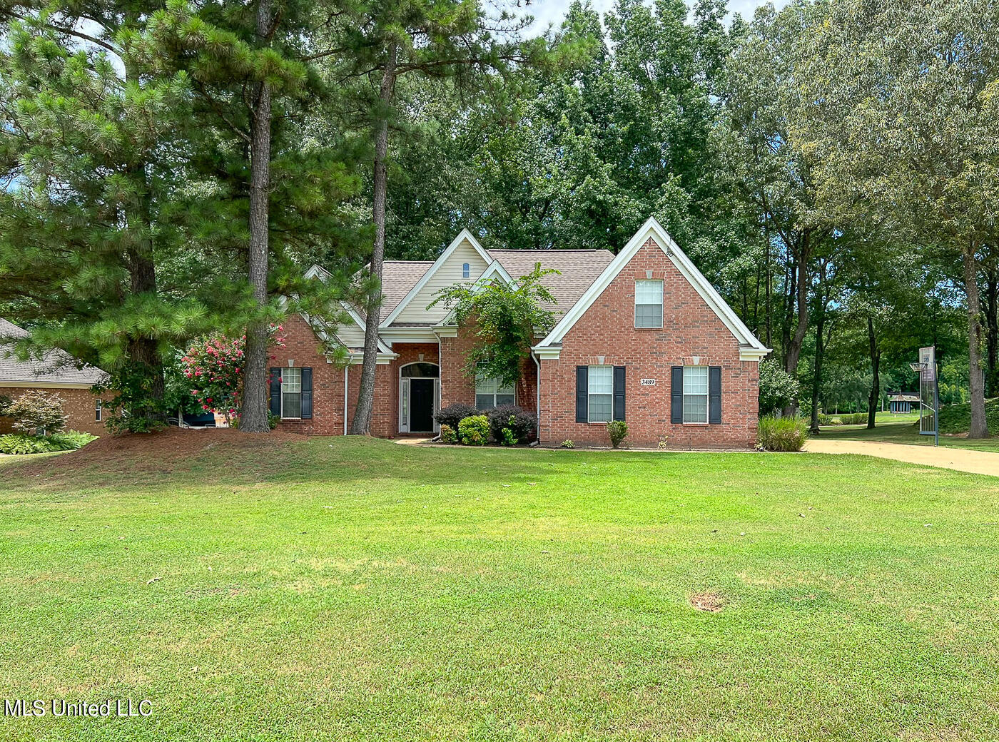 3489 Cypress Plantation Drive, Olive Branch, Mississippi image 2