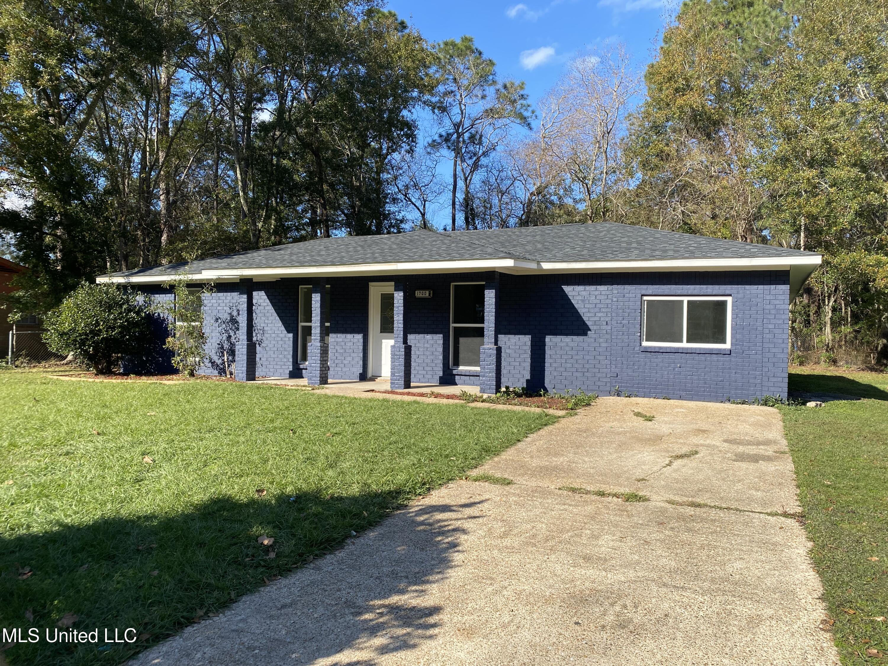 1700 Kingfisher Drive, Gautier, Mississippi image 2