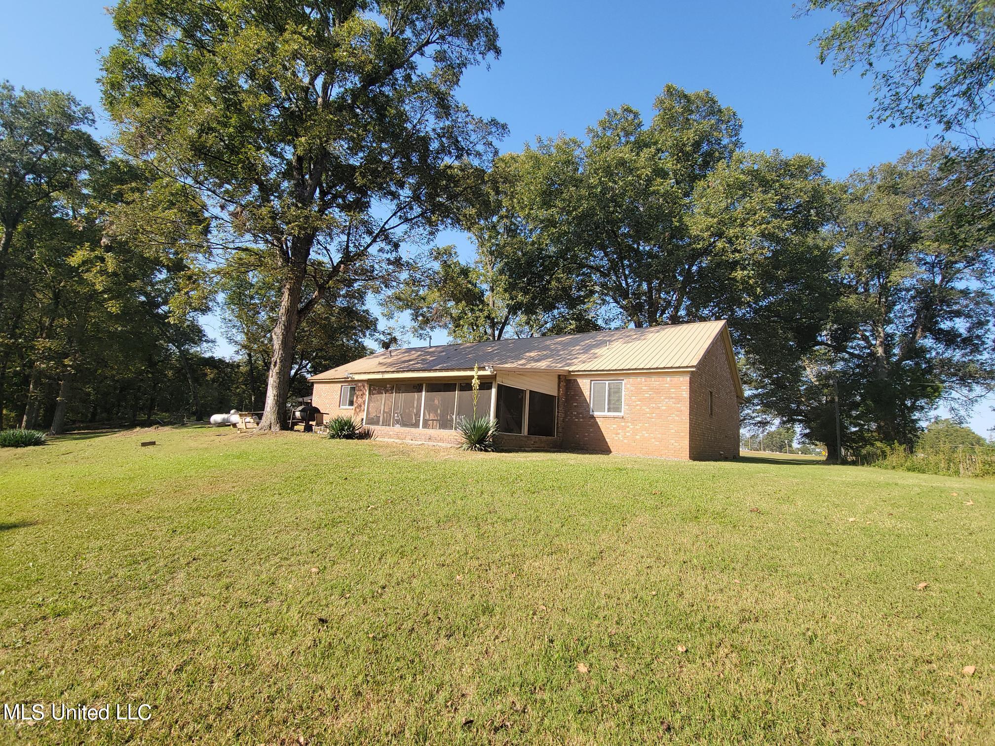 5675 Dubbs Road, Dundee, Mississippi image 37